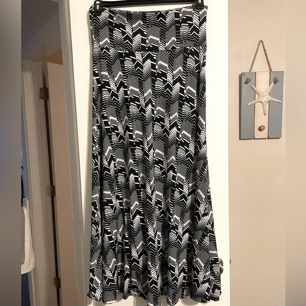 Lularoe Maxi Skirt Black & White Geometric Size L
